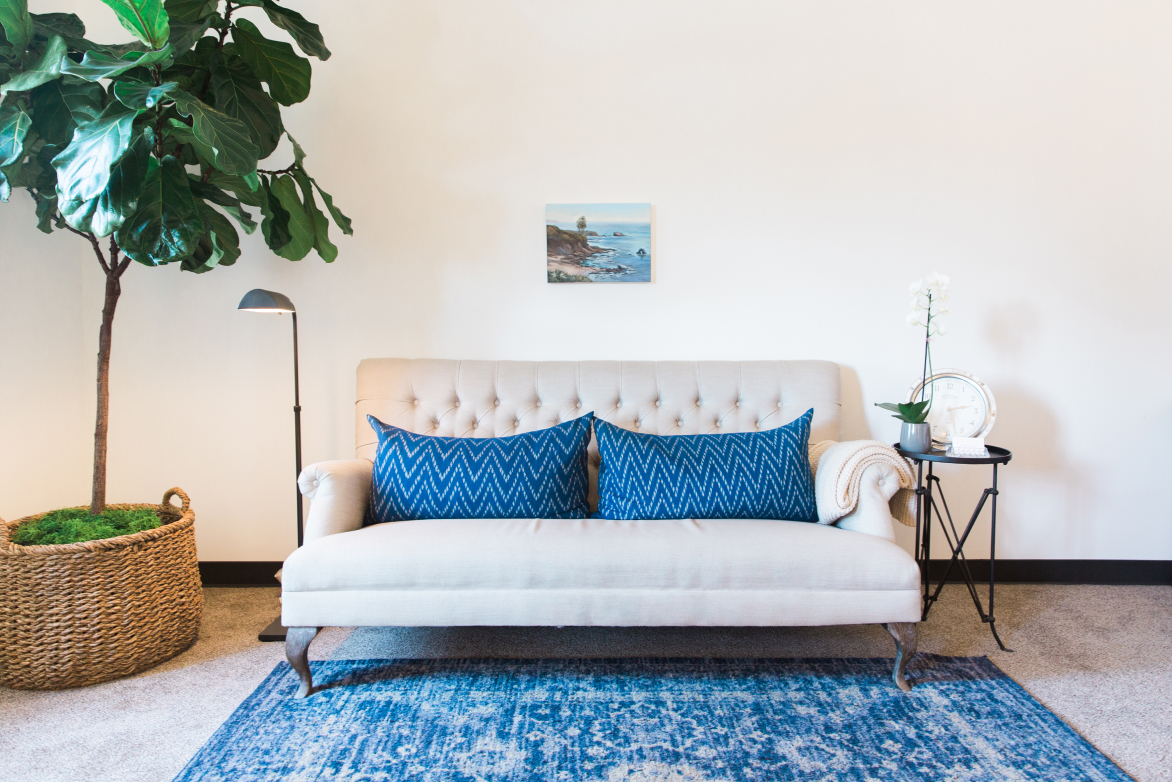 newport-beach-inside-office inside sharon bang newport beach california therapist office with cozy couch for about page